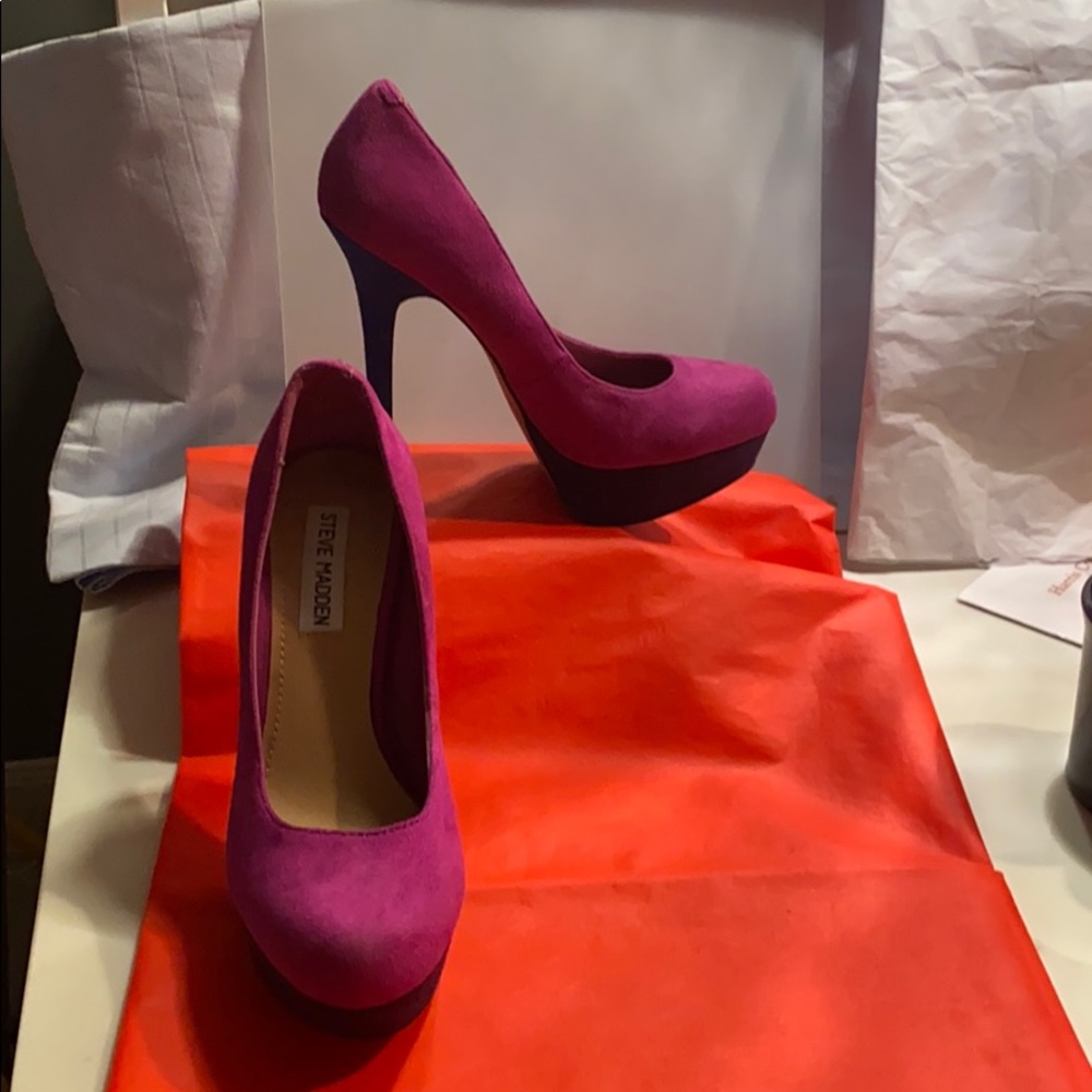 Women’s shoes, never worn Steve Madden.